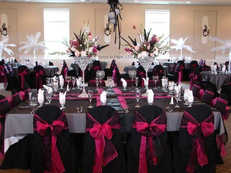 decor reception mariage noir et rose, deco reception mariage fushia et noir, deco salle mariage fushia et noir, decor table mariage fushia et noir, decor chaise fushia, ruban de chaise fushia, nappe en satin noir mariage,